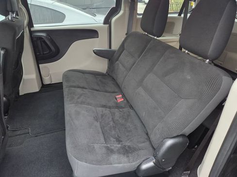 Used 2018 Dodge Grand Caravan SE w/ UConnect Hands-Free Group FWD image 11
