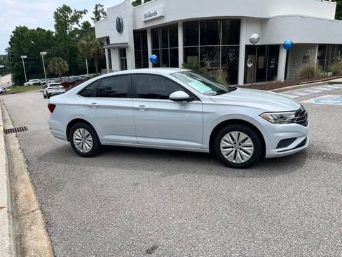 Used 2019 Volkswagen Jetta FWD image 2