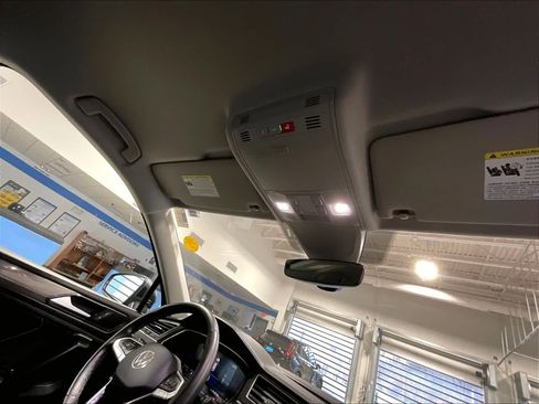 Used 2024 Volkswagen Tiguan SE image 17