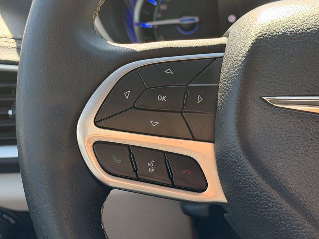Used 2024 Chrysler Pacifica Limited FWD image 18