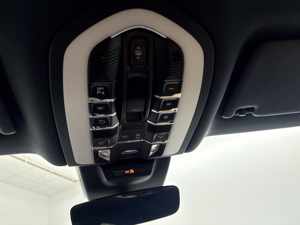 Certified 2023 Porsche Macan S AWD/4WD image 42