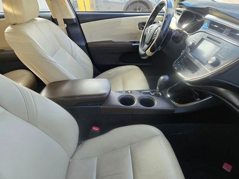 Used 2016 Toyota Avalon XLE Premium image 3