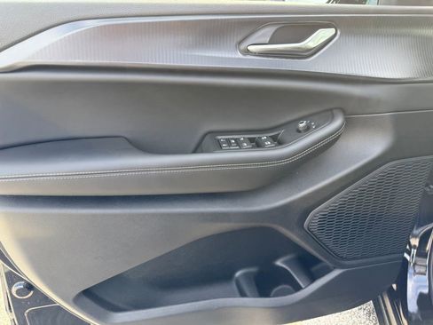 New 2025 Jeep Grand Cherokee Altitude image 10