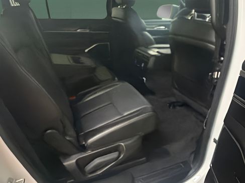 Used 2024 Jeep Wagoneer Series II w/ Flexible Seating Group RWD image 15