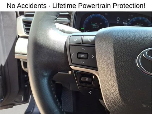 Used 2025 Toyota Camry XLE FWD image 16