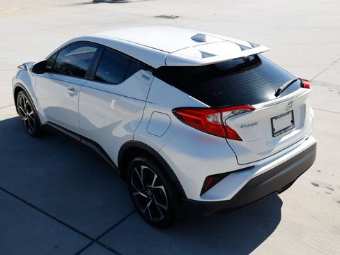 Used 2020 Toyota C-HR XLE image 5