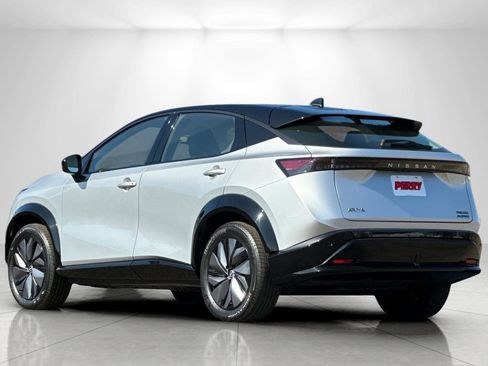 Used 2023 Nissan Ariya AWD image 5