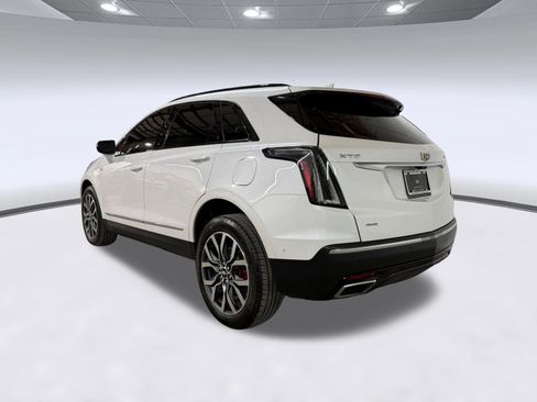Certified 2023 Cadillac XT5 Sportv w/ Technology Package AWD/4WD image 2