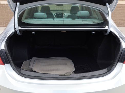 Used 2018 Chevrolet Malibu LT w/ Driver Confidence Package FWD image 11