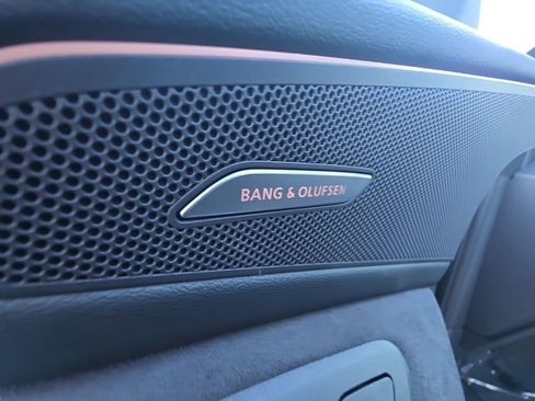 Used 2025 Audi SQ6 e-tron Prestige w/ 21" Black Optic Wheel Package image 21