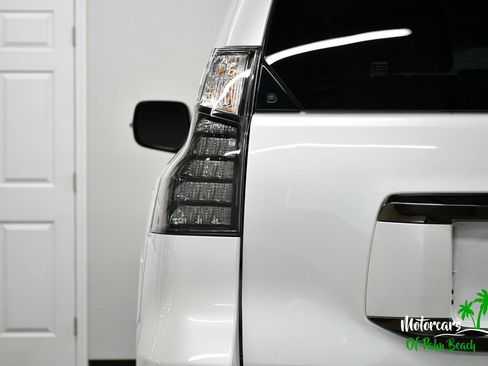 Used 2023 Lexus GX 460 w/ Black Line Special Edition AWD/4WD image 8