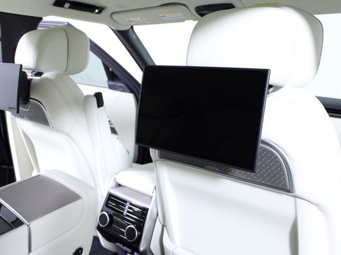 Used 2025 Land Rover Range Rover Autobiography image 17