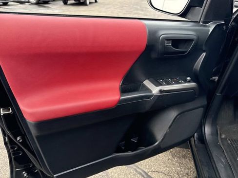 Used 2018 Toyota Tacoma SR5 image 21