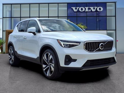 Certified 2023 Volvo XC40 B5 Plus w/ Driver Assist Package AWD/4WD image 1