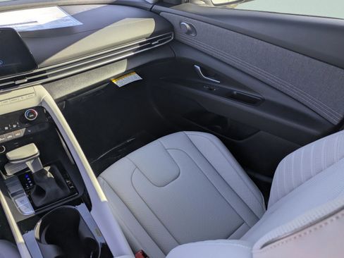 New 2026 Hyundai Elantra Limited FWD image 17
