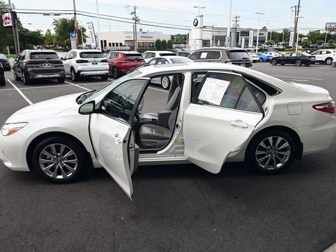 Used 2017 Toyota Camry XLE w/ Moonroof Package FWD image 45
