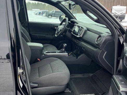 Used 2017 Toyota Tacoma TRD Sport image 14