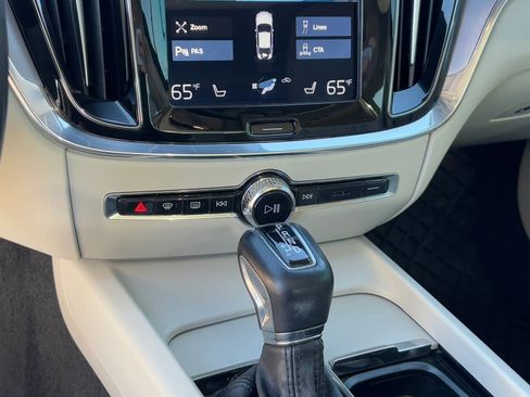 Used 2020 Volvo S60 T6 Momentum image 26