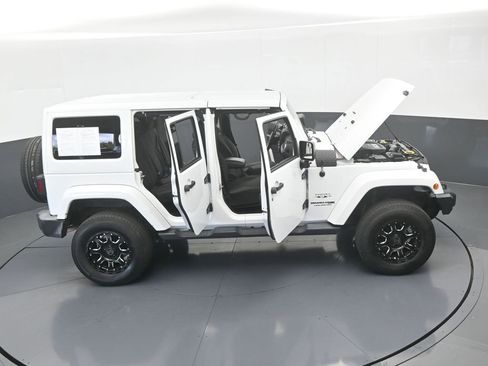 Used 2018 Jeep Wrangler Unlimited Sahara w/ Connectivity Group image 67