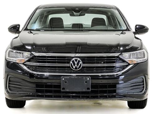 Used 2024 Volkswagen Jetta SE FWD image 2