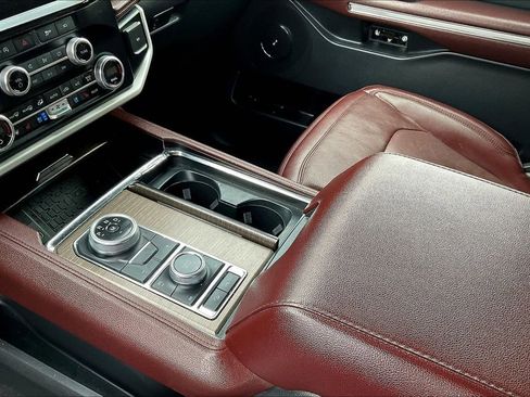 Used 2024 Ford Expedition Limited image 14