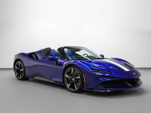 Used 2023 Ferrari SF90 Spider image 1