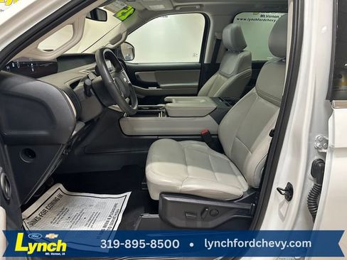 Used 2025 Ford Expedition Max Active AWD/4WD image 8