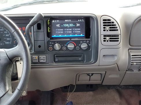 Used 1997 Chevrolet Suburban 4WD w/ Preferred Equipment Group 2 image 25