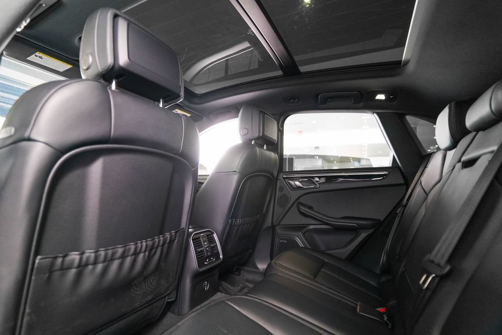 Certified 2026 Porsche Macan AWD/4WD image 16