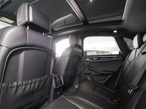 Certified 2026 Porsche Macan AWD/4WD image 16