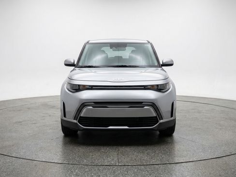Used 2025 Kia Soul LX w/ LX Technology Package image 2