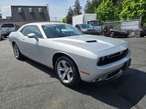 Used 2020 Dodge Challenger SXT RWD image 7