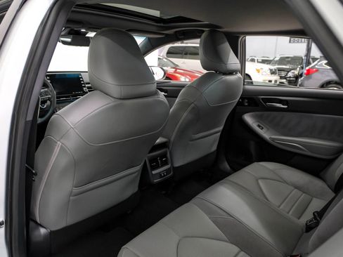 Used 2019 Toyota Avalon XSE image 36