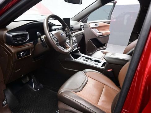 Used 2024 Ford Explorer King Ranch w/ Technology Package AWD/4WD image 8