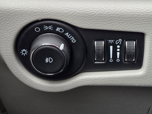 Certified 2024 Chrysler Pacifica Touring-L image 15