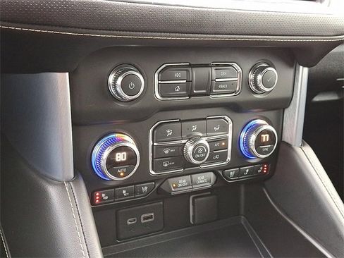 Used 2021 GMC Yukon XL SLT w/ Rear Media and Nav Package image 17