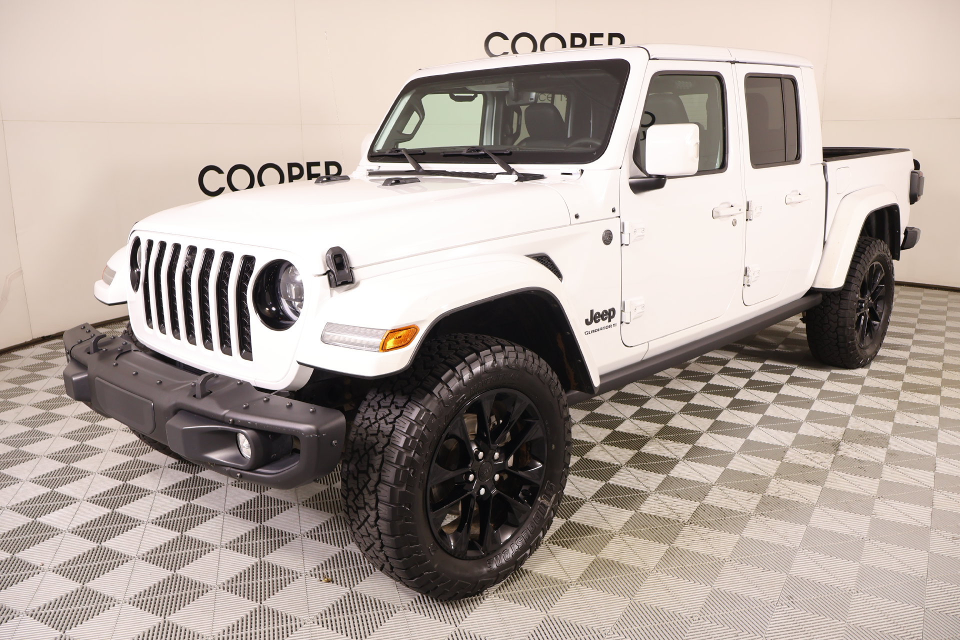 Used 2023 Jeep Gladiator Overland AWD/4WD image 11