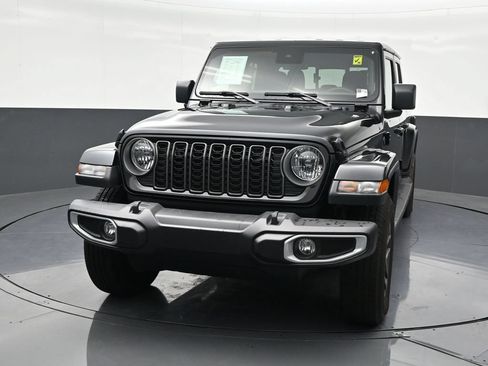 Used 2025 Jeep Gladiator Sport AWD/4WD image 8