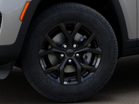 New 2025 Jeep Grand Cherokee Altitude image 24