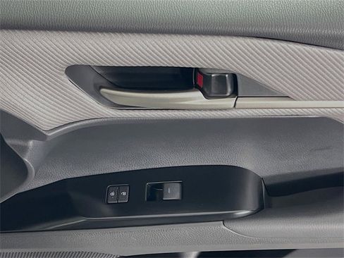 Used 2025 Toyota Camry SE image 31