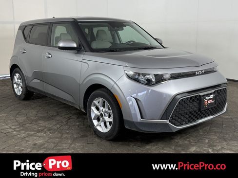 Used 2025 Kia Soul LX w/ LX Technology Package FWD image 1