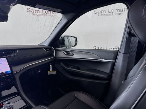 New 2025 Jeep Grand Cherokee Limited image 24