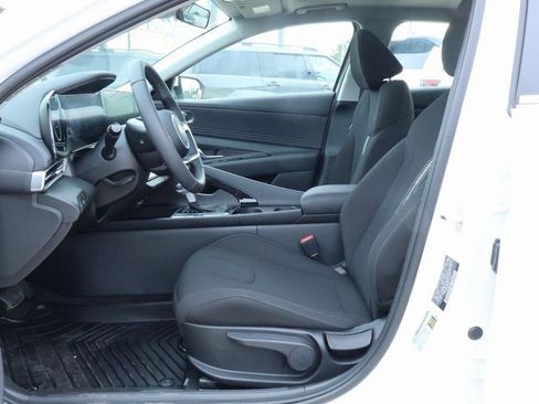 New 2025 Hyundai Elantra SEL image 7