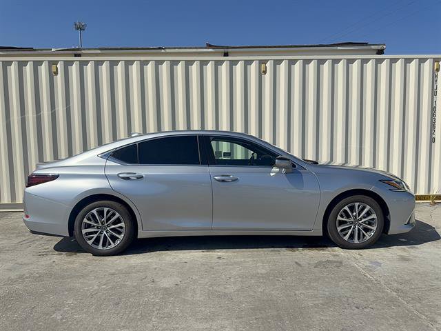 Used 2025 Lexus ES 350 w/ Accessory Package (Z1) FWD image 2