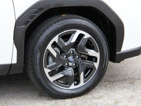 Used 2025 Subaru Forester Limited AWD/4WD image 12
