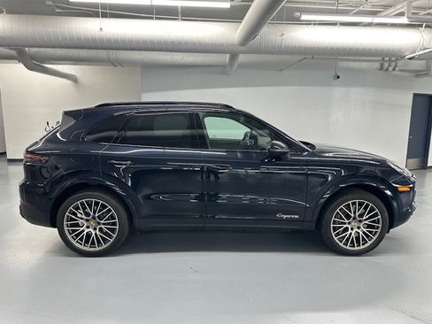 Used 2023 Porsche Cayenne Platinum Edition AWD/4WD image 2
