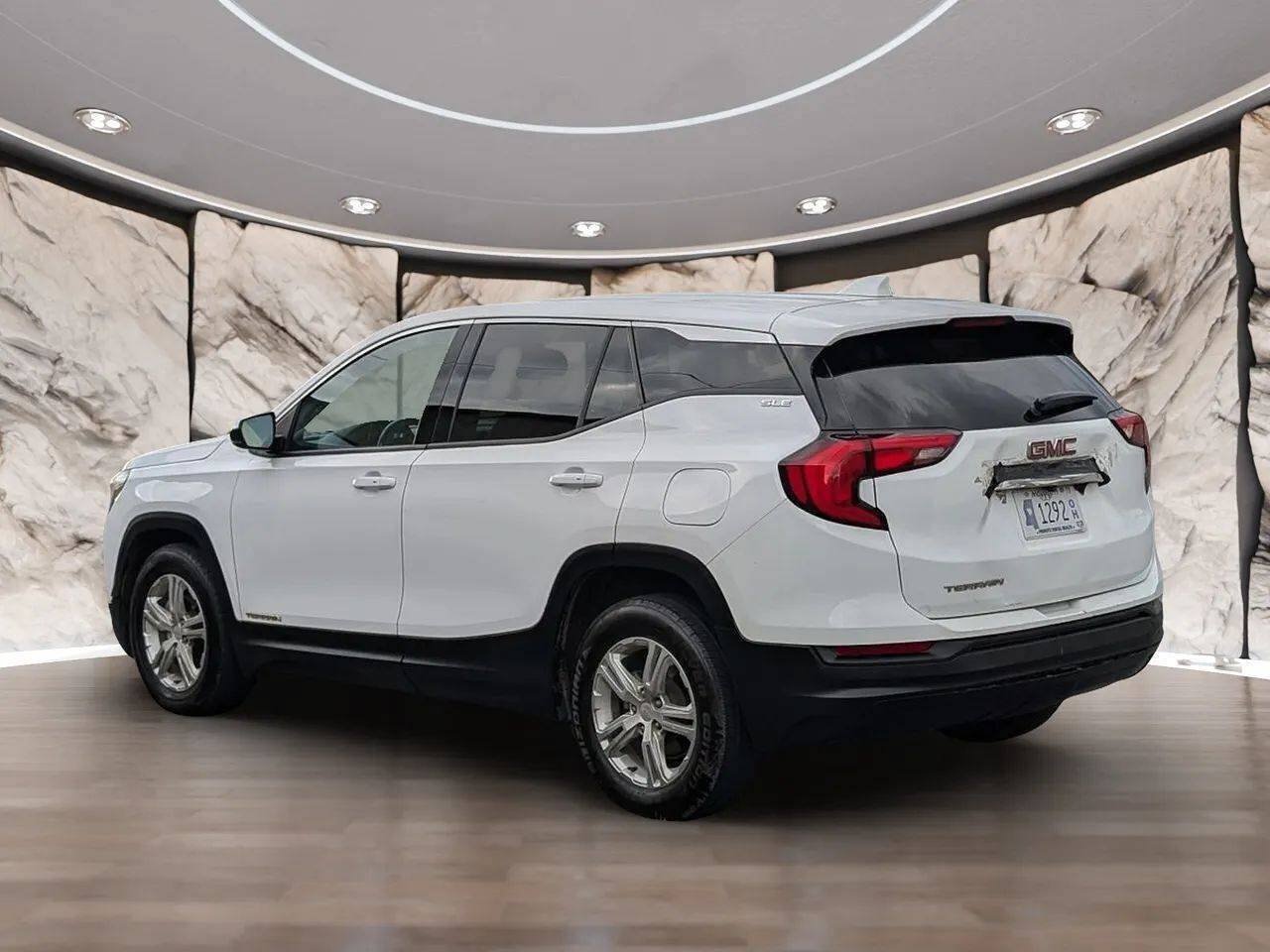 Used 2020 GMC Terrain SLE w/ LPO, Floor Liner Package FWD image 6