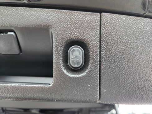 Used 2015 Cadillac Escalade ESV Platinum AWD/4WD image 35