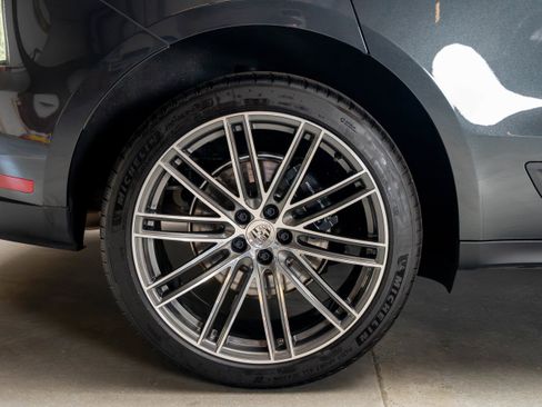 Certified 2025 Porsche Macan AWD/4WD image 21