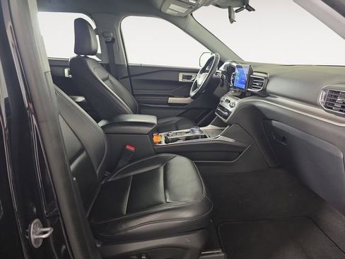 Used 2022 Ford Explorer XLT w/ Equipment Group 202A AWD/4WD image 10